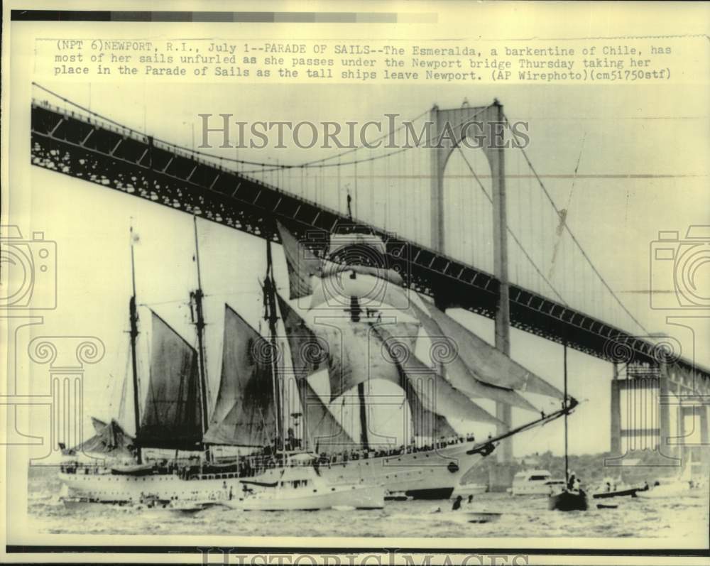 1976 Press Photo The Esmeralda, barkentine of Chile under the Newport bridge, RI - Historic Images