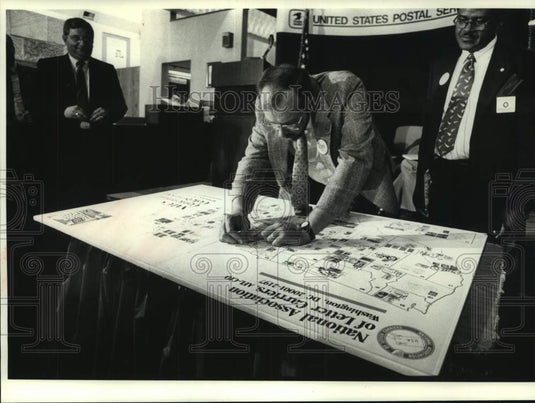 1989 Press Photo Ned Furru attaches stamps to envelope, Milwaukee Post Office - Historic Images