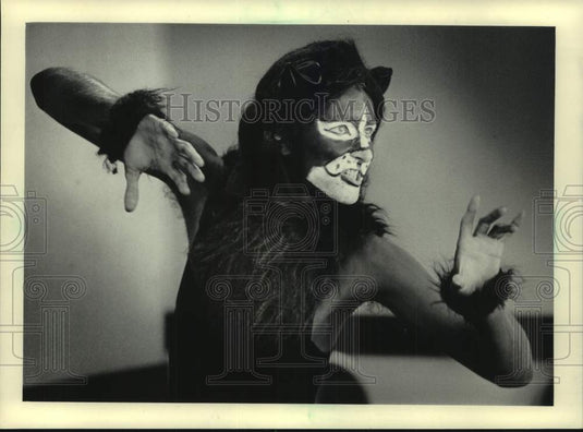 1983 Press Photo Greg Heyin auditions for "Star Search" with modern dance. - Historic Images