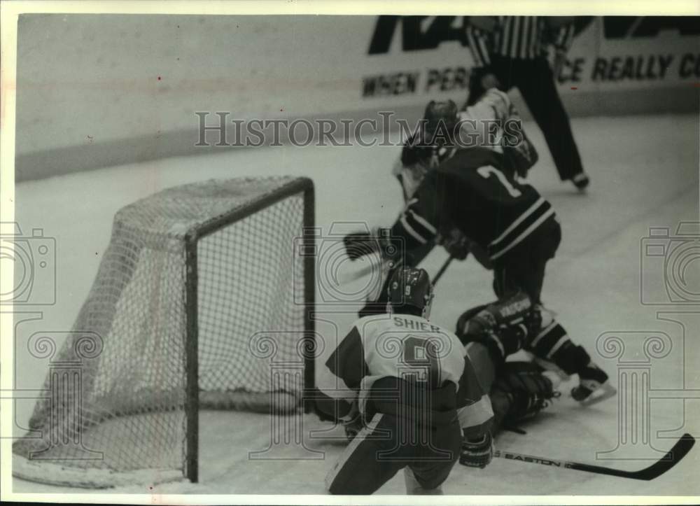1992 Press Photo University of Wisconsin hockey team plays North Dakota. - Historic Images