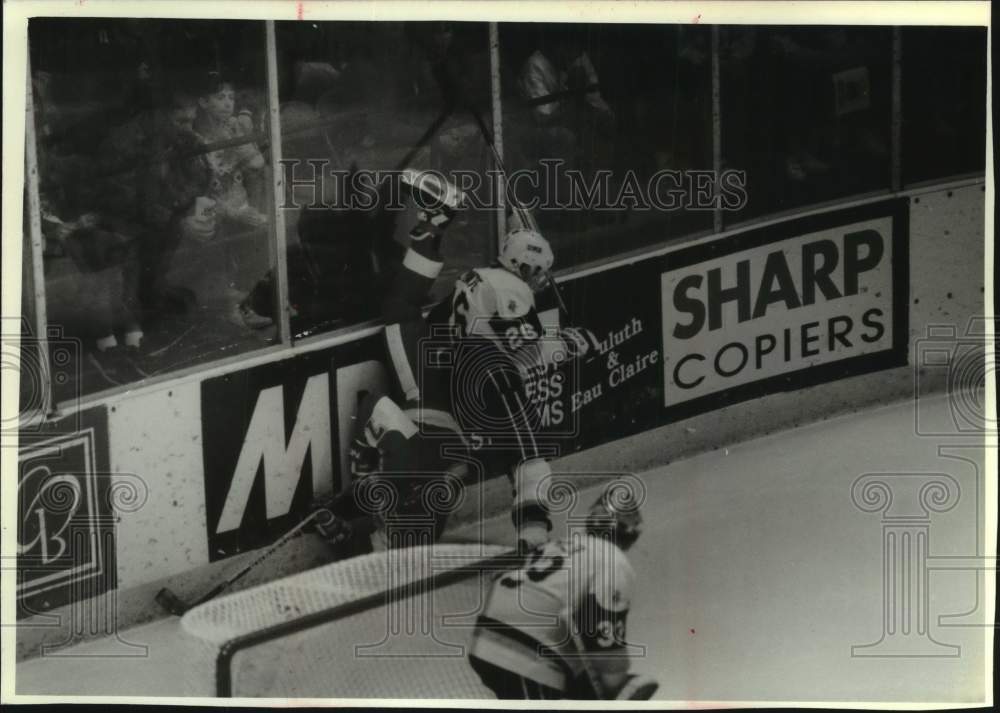 1992 Press Photo Wisconsin forward Kelly Fairchild in upended in a battle. - Historic Images