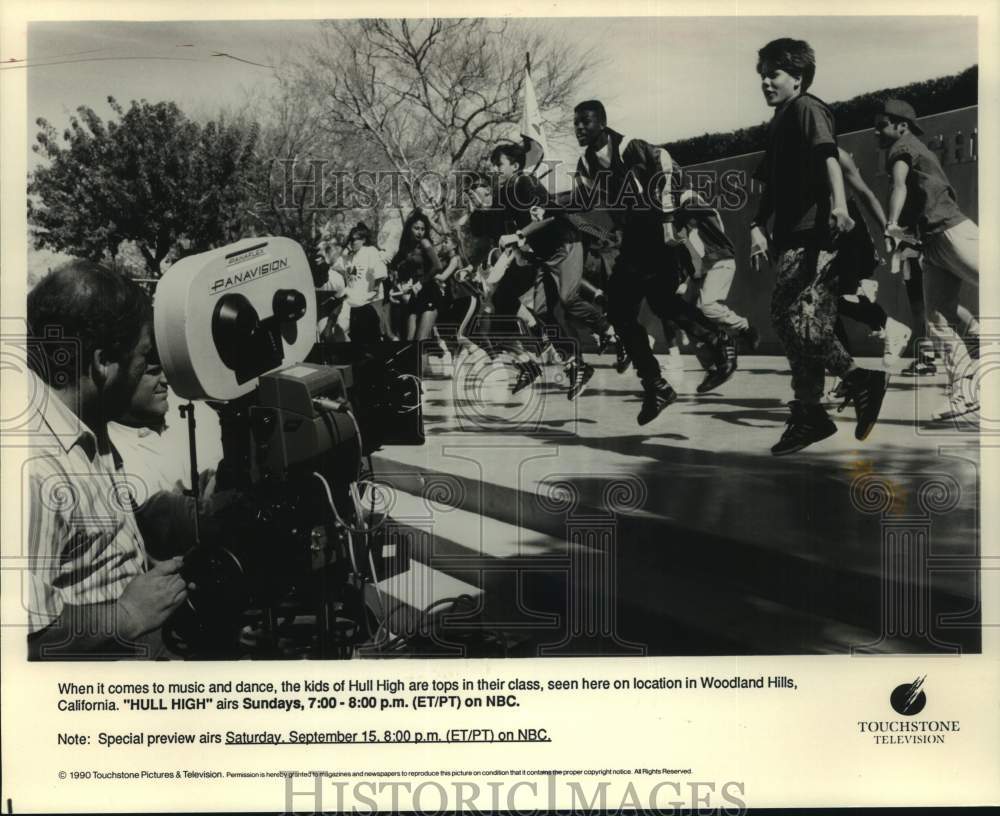 1990 Press Photo "Hull High" performers filming in Woodland Hills, California - Historic Images