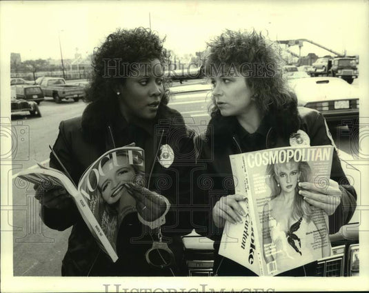 1987 Press Photo Actresses Dinah Manoff & Loretta DeVine star in "Sirens" - Historic Images
