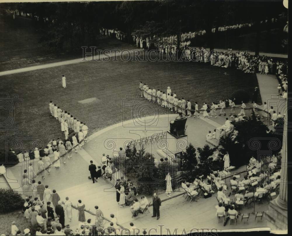 1934, University of Wisconsin Senior Swingout farewell ceremony. - Historic Images