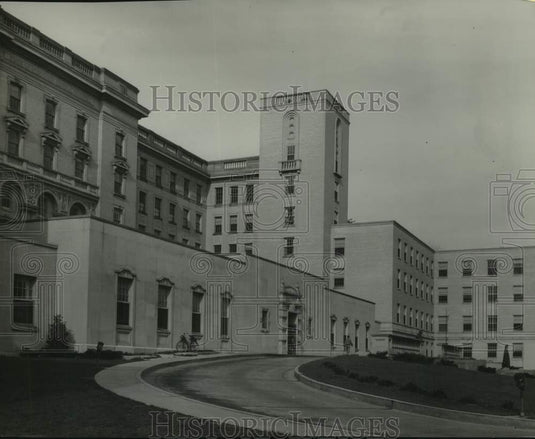 1954 Press Photo Wisconsin State General Hospital. University of Wisconsin - Historic Images