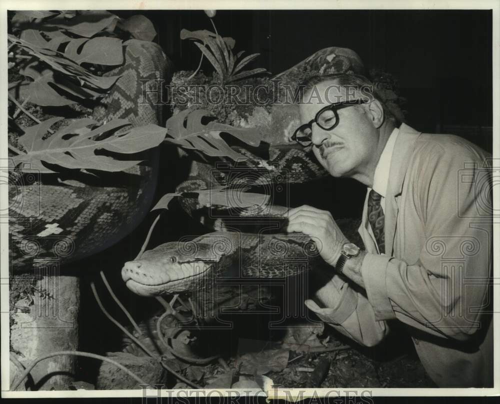 1974, John Stark, chief preparatory at New York City museum - Historic Images
