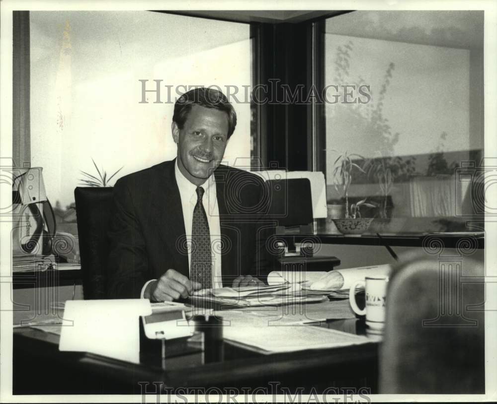 1990 Press Photo James Stark, VP at Milwaukee Federated Bank - mjc33534 - Historic Images