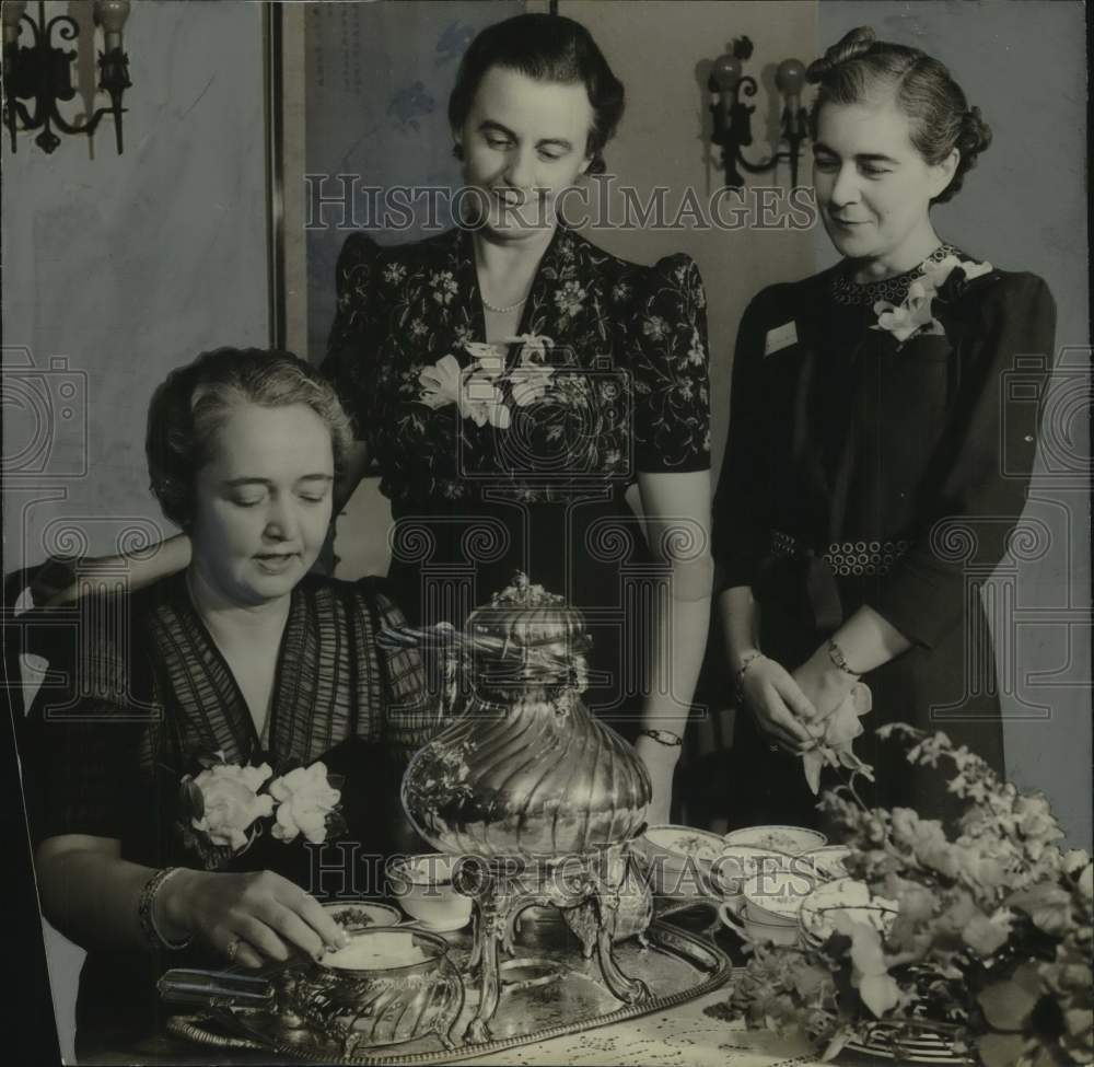 1940, Tea event hall at the Edward Pritzlaff&#39;s home in Milwuakee - Historic Images