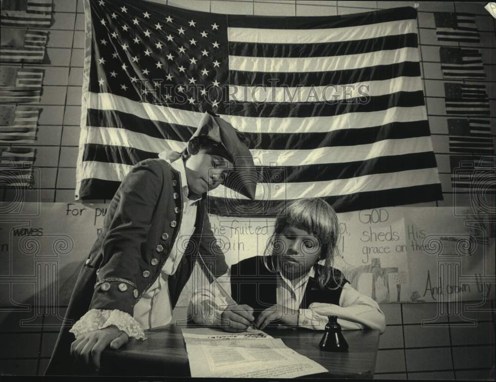 1987 Press Photo John Ramos &amp; Jason Timm re-enact US Constitution signing - Historic Images