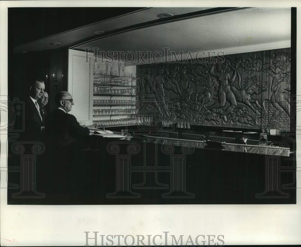 1964 Press Photo Sculptured panel by Dick Wiken in the University Club - Historic Images