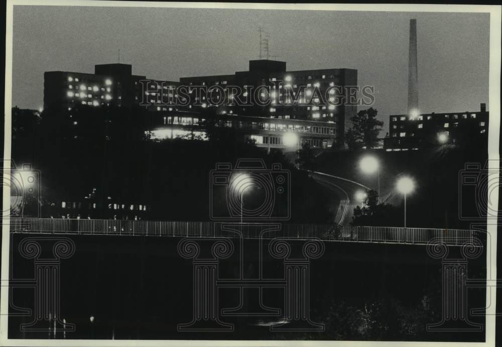 1981 Press Photo University of Wisconsin-Eau Claire campus at night - mjc33631 - Historic Images