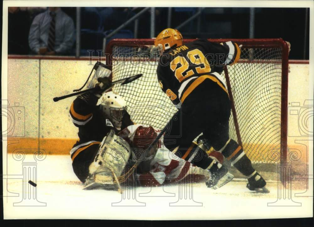 1994 Press Photo Blaine Moore, Craig Brown, and Misha Lapin play hockey - Historic Images