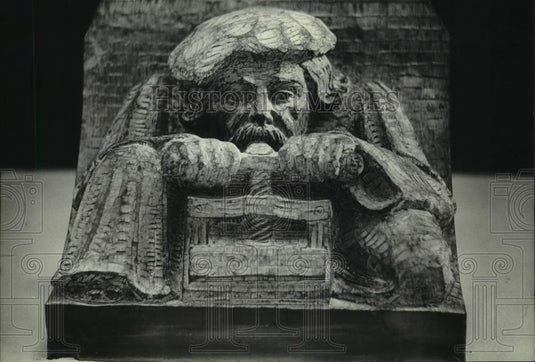 1981 Press Photo Stone gargoyles outside of University of Wisconsin buidings - Historic Images