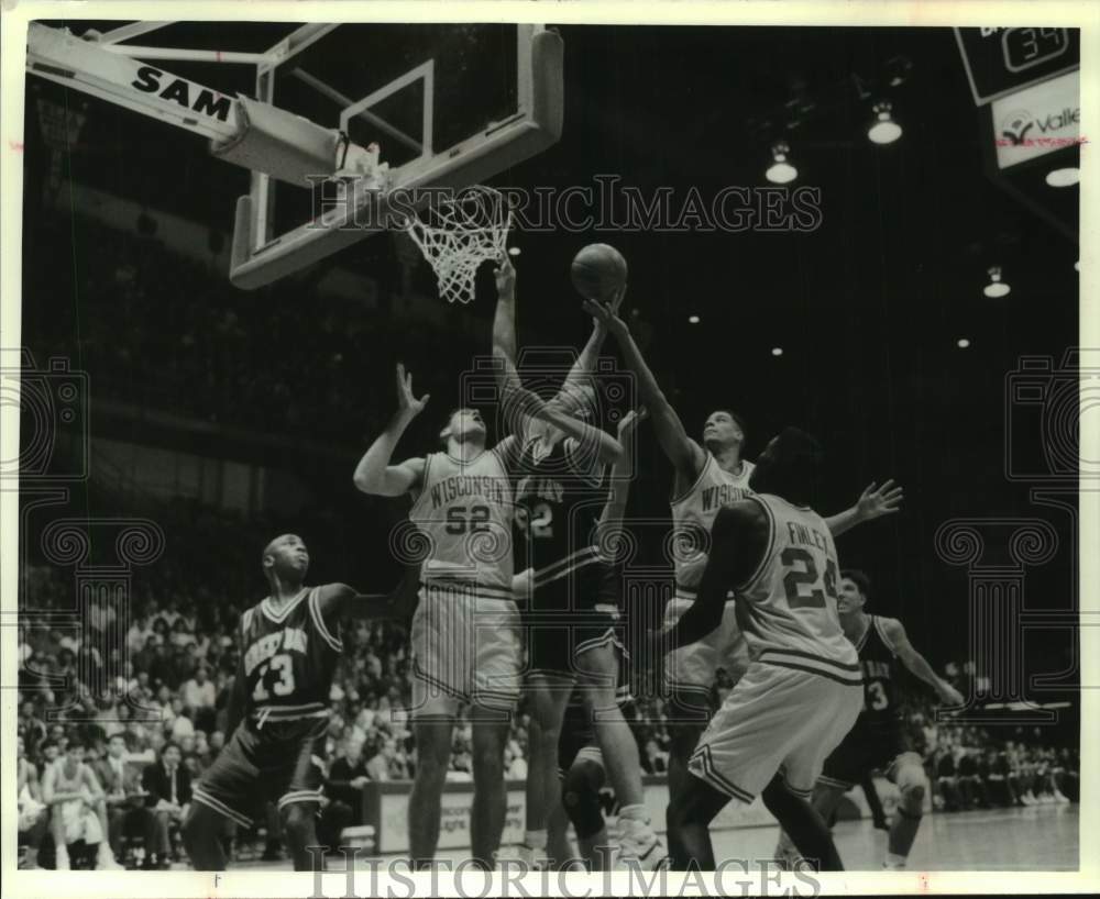 1992 Press Photo Grant Johnson and Eric Le Doc during basketball game - Historic Images