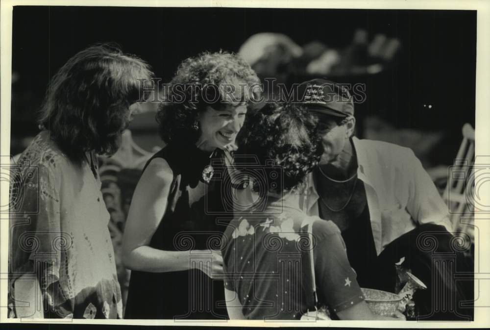 1991 Press Photo Janet Moore, with others, on "Candid Camera." Wisconsin - Historic Images