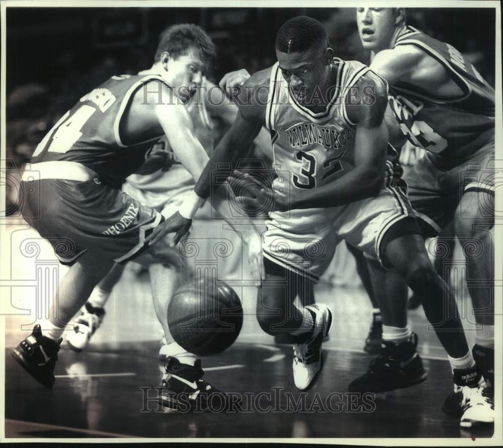 1995 Press Photo University of Wisconsin-Milwaukee and Green Bay Basketball - Historic Images