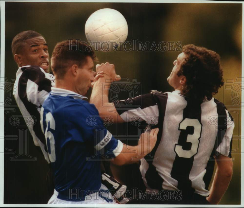 1994 Press Photo David Marshall and Trevor Sisk, University of Wisconsin soccer - Historic Images