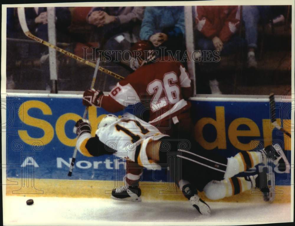 1992 Press Photo Duluth hockey player knocked to the ground by Barry Richter - Historic Images