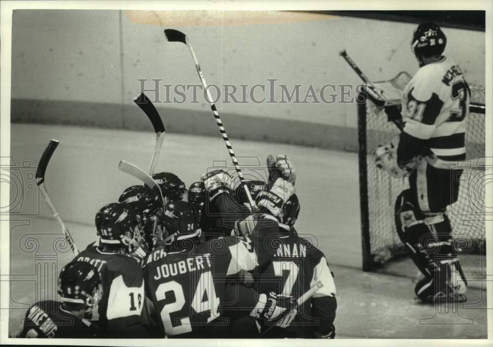 1993 Press Photo Boston University players celebrate goal over Wisconsin - Historic Images