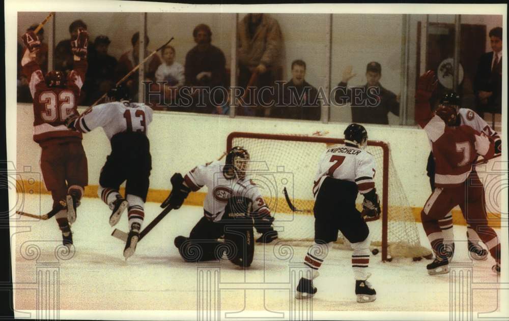 1993 Press Photo University of Wisconsin-Madison and St. Cloud State Hockey game - Historic Images