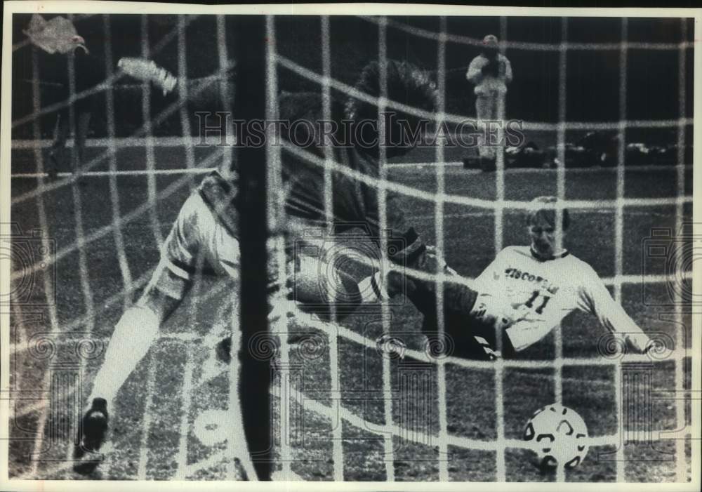 1993 Press Photo University of Wisconsin-Madison and Notre Dame Soccer game - Historic Images