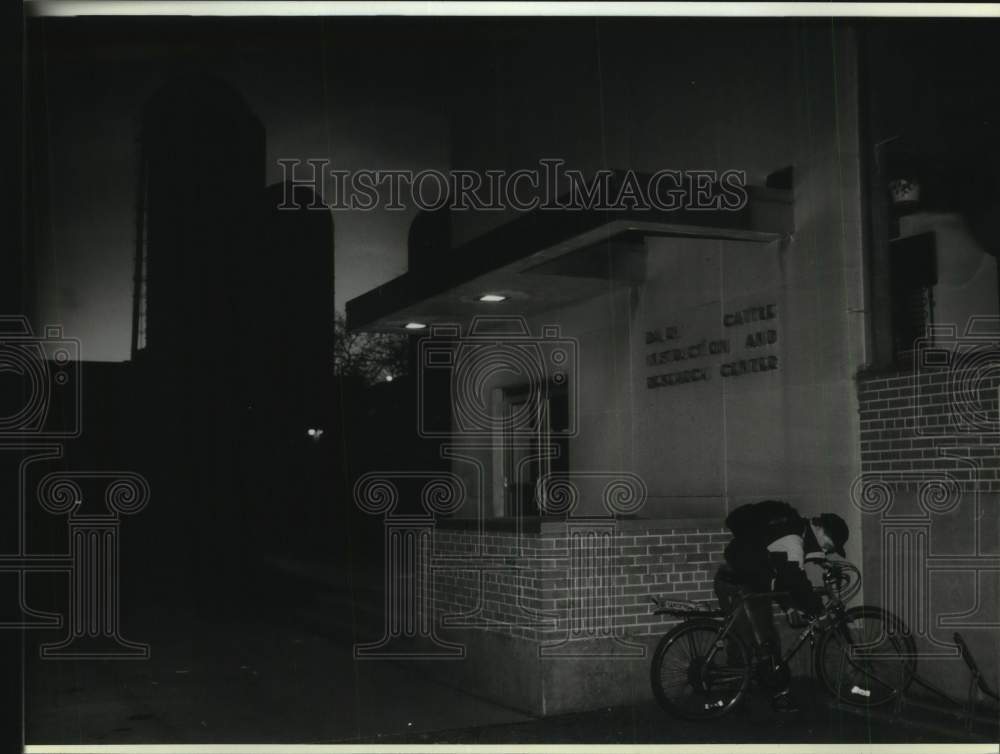 1993 Press Photo Milking Parlor University of Wisconsin - Agricultural School - Historic Images