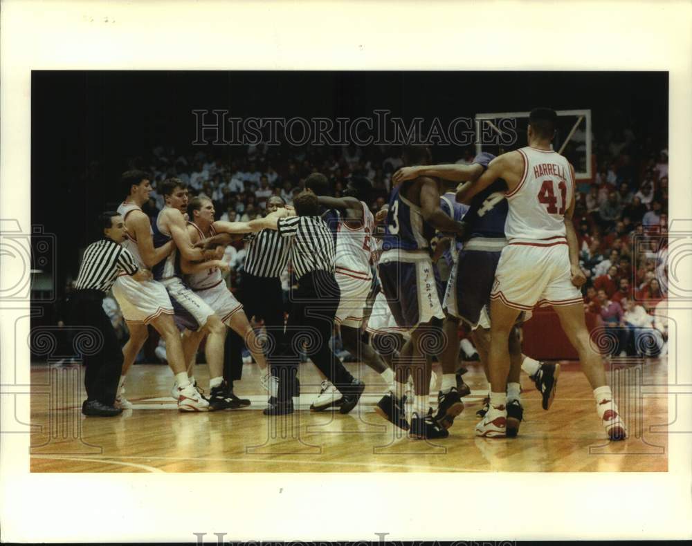 1993 Press Photo University of Wisconsin-Madison against Northwestern Basketball - Historic Images