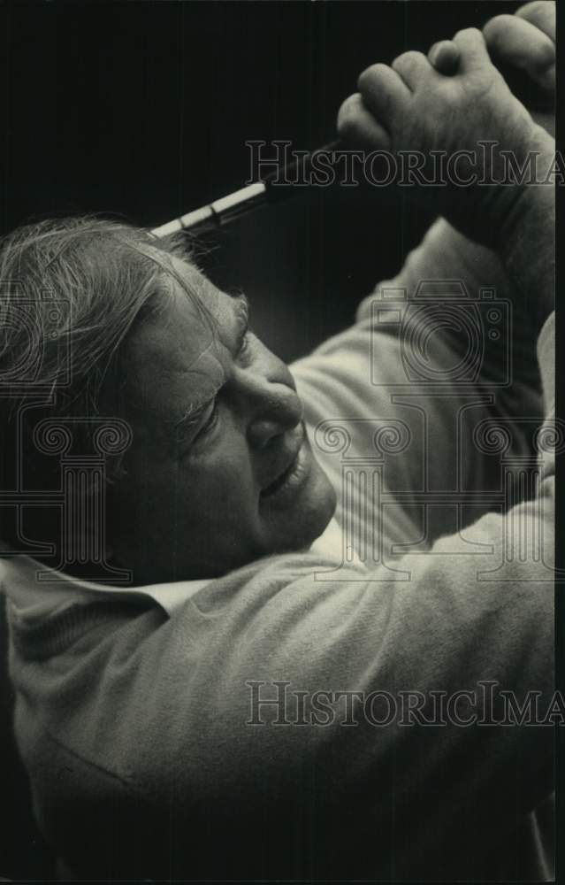 1992 Press Photo Former Packer Jerry Kramer Practices for Lombardi Golf Classic - Historic Images