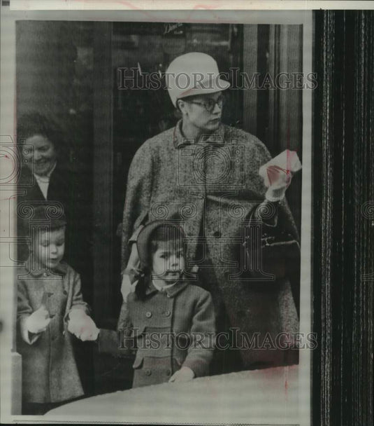 1962, Princess Grace of Monaco and her children shopping in Monaco - Historic Images