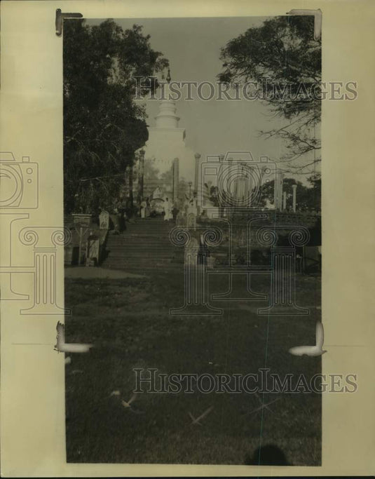 Press Photo Andaradhapura Ruins on the island of Sri Lanka in present London - Historic Images