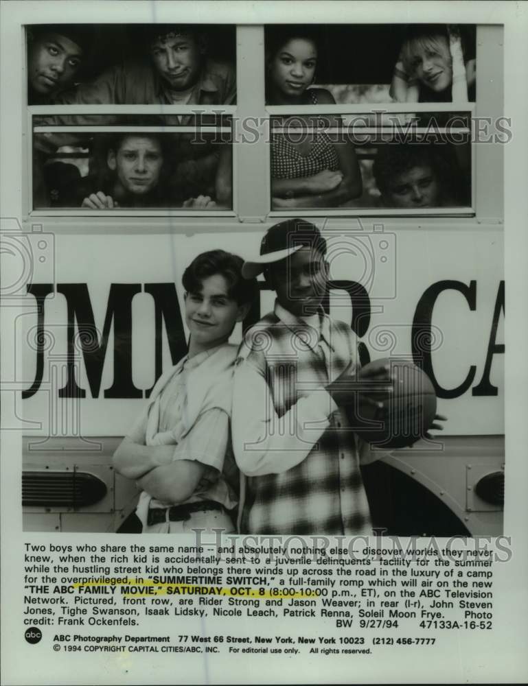 1994 Press Photo Actors Rider Strong & Jason Weaver star in "Summertime Switch" - Historic Images