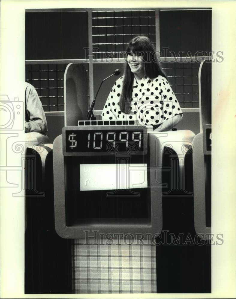 1992 Press Photo Jill Young, Oshkosh West High School junior on &quot;Jeopardy&quot; - Historic Images