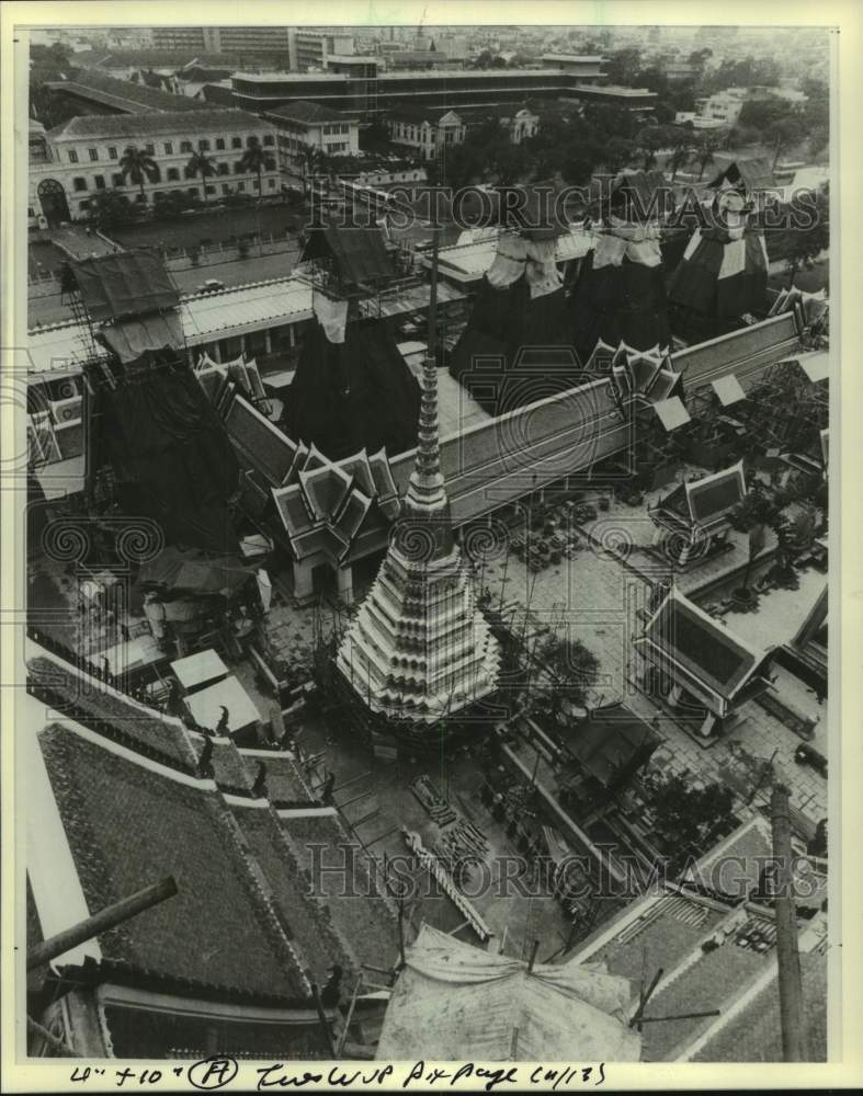 1982 Press Photo Pagodas and temples in the aerial view of Bangkok, Thailand - Historic Images
