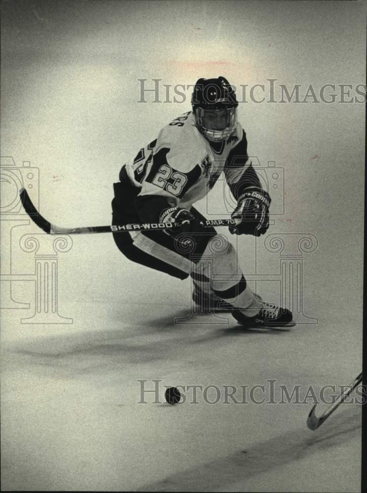 1991 Press Photo UVM Badger's Kelley Fairchild Scores One of Three against Maine - Historic Images