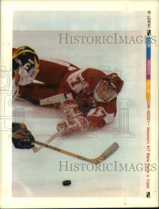 1992 Press Photo University of Wisconsin-Madison Badger Blaine Moore is Tripped - Historic Images