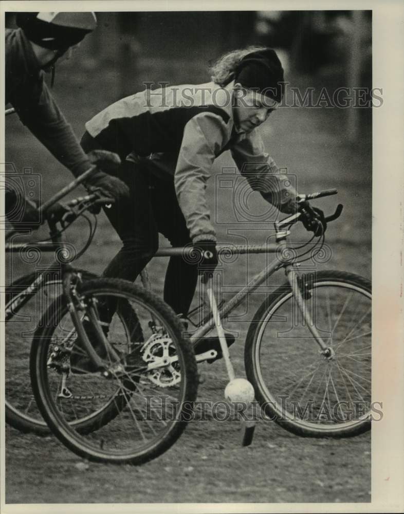 1991 Press Photo UVM Students during a Bicycle Polo Game at Reynolds Park - Historic Images