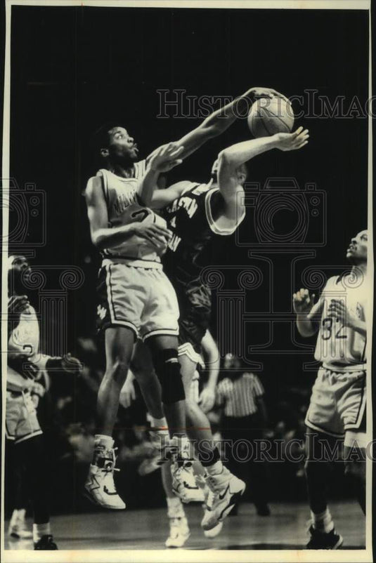 1991 Press Photo University of Wisconsin-Milwaukee plays against Michigan - Historic Images