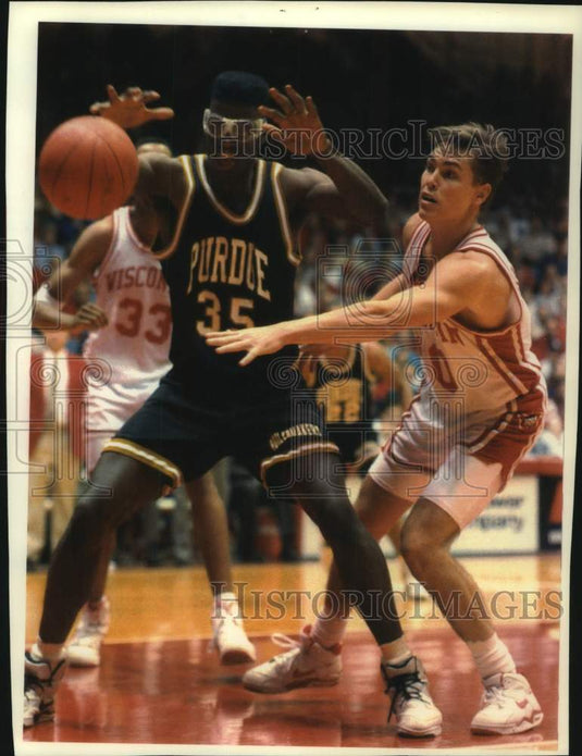 Press Photo Wisconsin & Purdue Basketball Game - mjc34253 - Historic Images