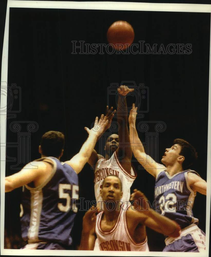 1993 Press Photo University of Wisconsin Badgers &amp; Northwestern basketball game - Historic Images