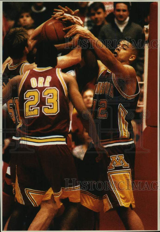 1995 Press Photo Rashard Griffith reached for ball in game against Minnesota - Historic Images