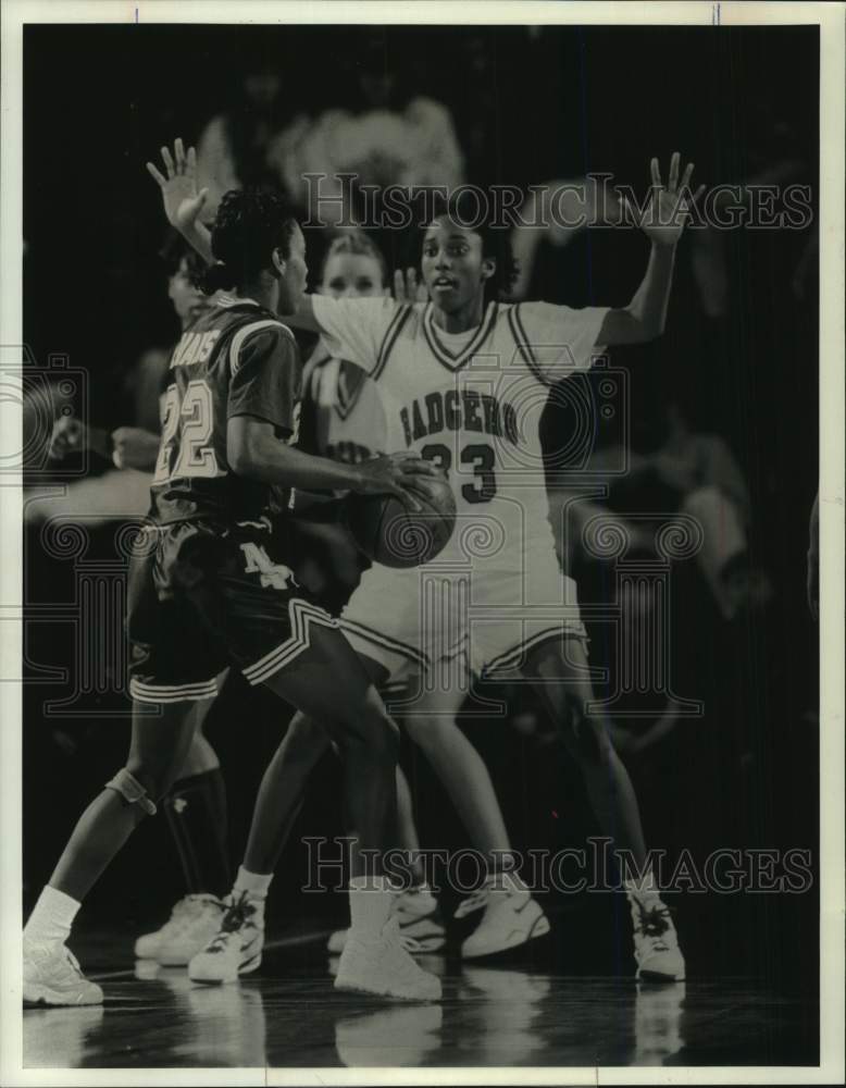 1993 Press Photo UWM Badger Camille Williams faces Michigan State Prudence Evans - Historic Images