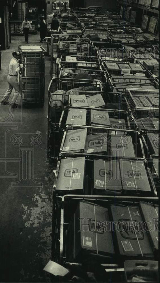 1988 Press Photo Piles of Tax Returns at IRS Center in Kansas City, Missouri - Historic Images