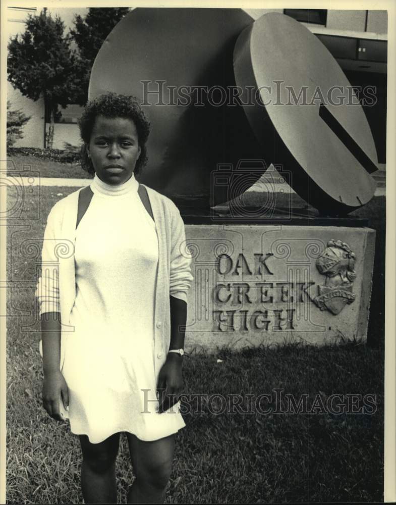 1987 Press Photo Tarsha Lewis, Student Protestor at Oak Creek High School - Historic Images