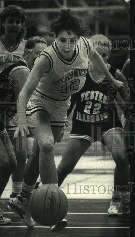 1992 Univ of Wisconsin basketball player Kathy Kamrath goes for ball - Historic Images