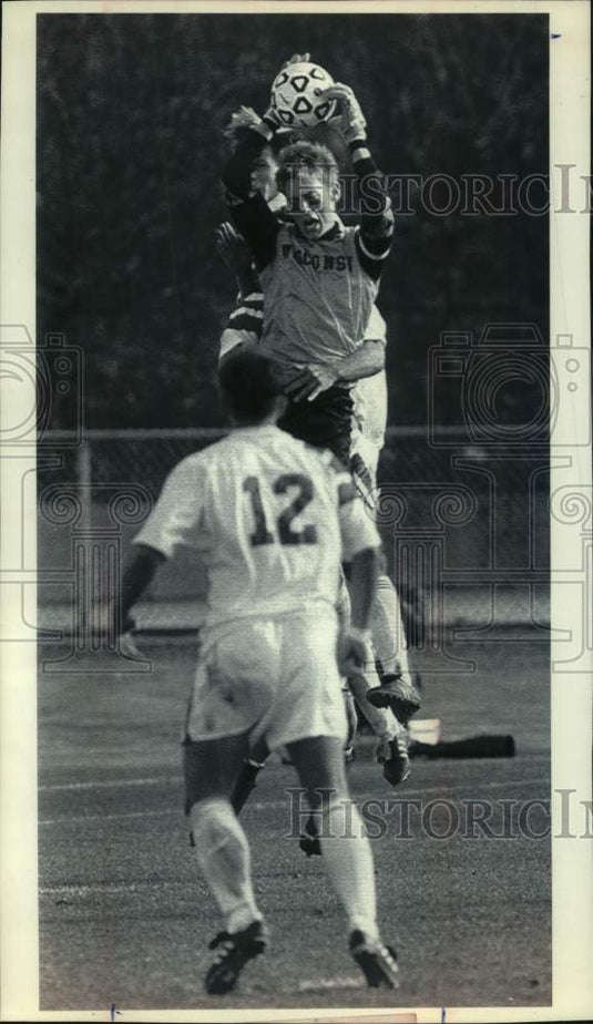 1993 Press Photo Wisconsin soccer team in match against Indiana, Madison - Historic Images