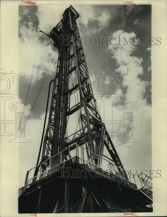 1976 Press Photo Oil rig at Morgan Field in the Suez Gulf, Egypt - mjc34581 - Historic Images