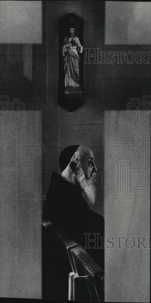 1971 Press Photo Father Nerius Semmler at St. Elizabeth&#39;s Friary, Milwaukee. - Historic Images