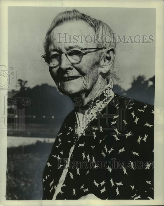 1952 Press Photo Artist Anna Mary Robertson "Grandma" Moses at 92 years-old - Historic Images