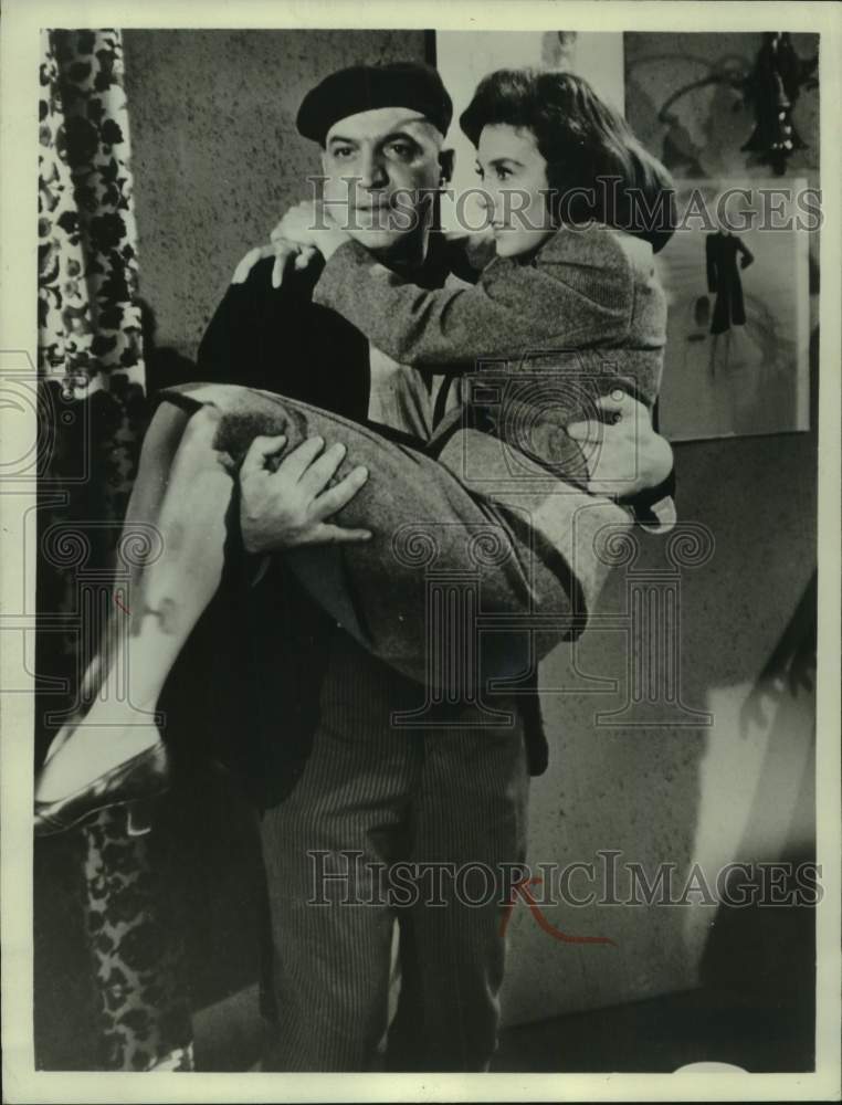 1967 Press Photo Telly Savalas & Anne Wakefield in "Combat!" - Historic Images