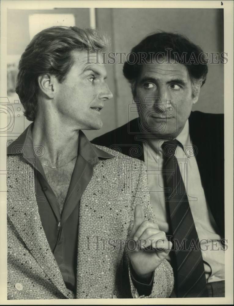 1988 Press Photo Judd Hirsch &amp; Jere Burns in &quot;Dear John&quot; - Historic Images